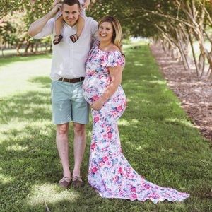 Maternity photoshoot dress with train